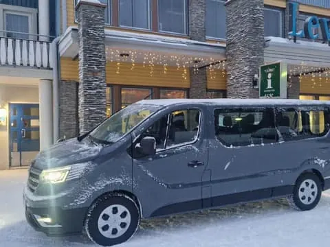 Levi: Northern Lights by People Carrier with Hot Drinks and Snacks