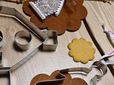 Baking and decorating gingerbread biscuits