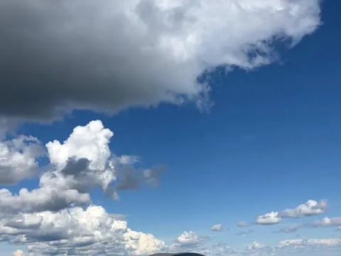 Levi: Guided Hike with Lake Picnic and Snacks