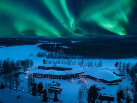 Northern Lights Minibus Tour with Snacks