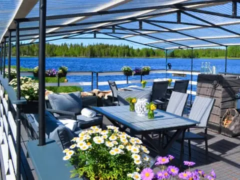 Levi: Sirkkajärvi and Levijärvi Ferry Cruise with Sauna