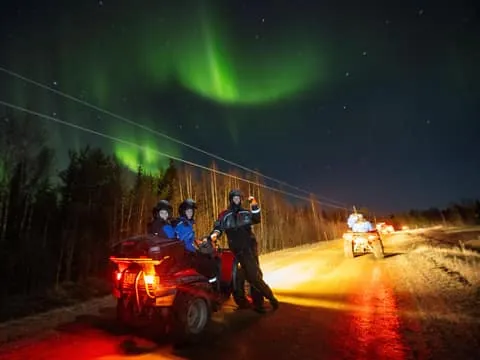 Aurora Hunt by Quad