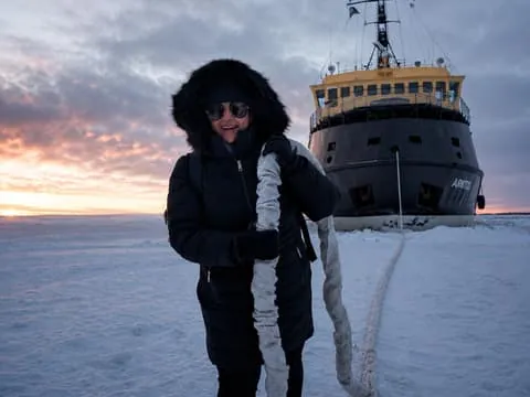 From Ruka or Kuusamo: Icebreaker Cruise & Ice Floating Trip