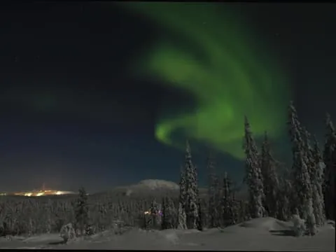 Searching for the northern lights with snowshoes