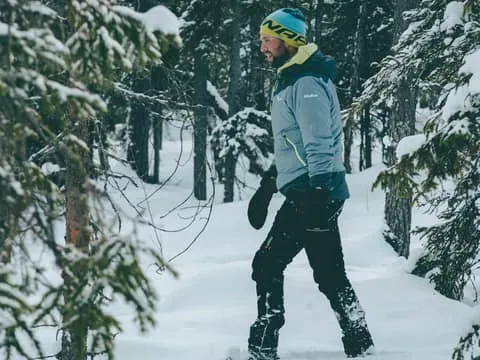 Snowshoeing in an Instagrammable forest with BBQ