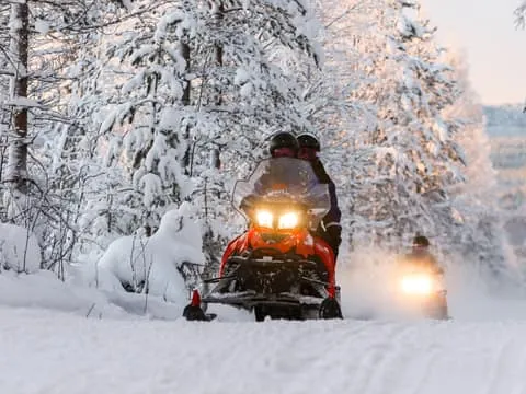2-Hour Snowmobiling Experience