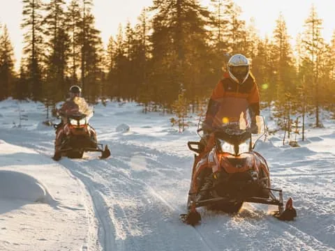 Ylläs: Snowmobile Tour to Arctic Snow Village & Snack