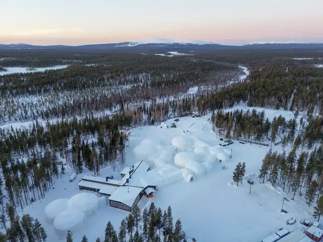 Lapland Hotels SnowVillage