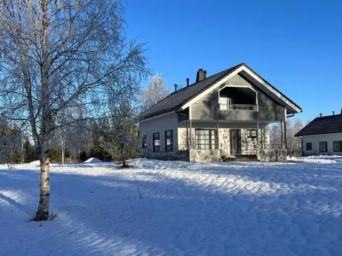 Mökki Levillä palveluiden lähellä