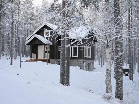 Holiday Cabin Northern Highlight next to Reindeer Farm, Outdoor Hot Tub with fee, Skiroom included
