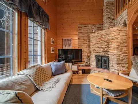 Villa Alpine Eagle Ski-in Ski-out by Aavalevi