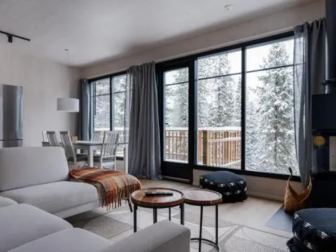 Villa Sving & Slope B by Aavalevi