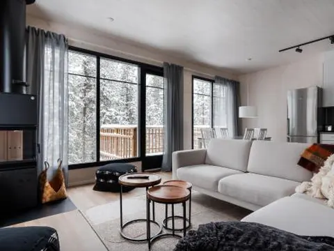 Villa Sving & Slope A by Aavalevi