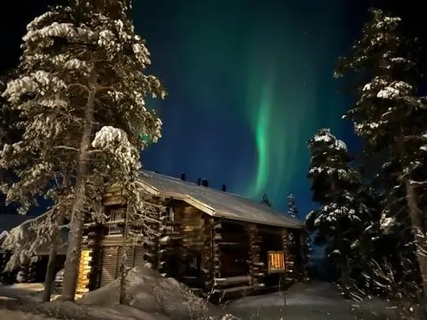 NAAVA- Pine log Villa on Utsuvaara fell in Levi