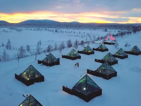 Aurora Pyramid Glass Igloos