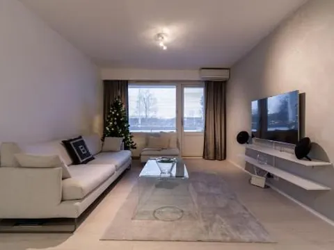 Cozy and modern apartment with lakeside view