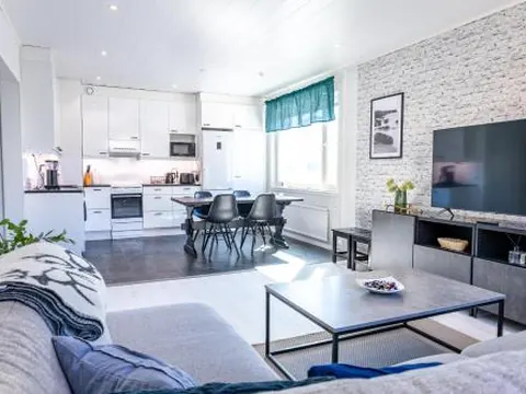 Modern Arctic Home - Free Parking and Fast Wifi