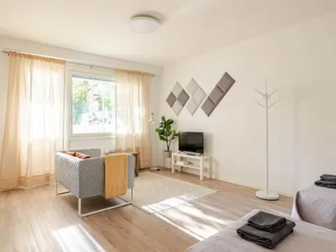 Uudistettu studio kahdelle omalla parkkipaikalla