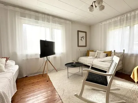 Palkinen I Rovaniemi - idyllic home in peaceful area, wifi & free parking