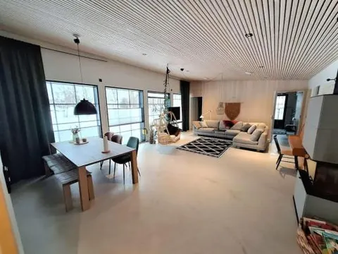 Aurora River House