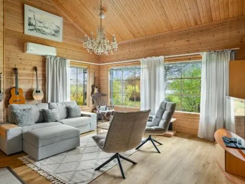 Spacious 3BR Riverside Villa with Private Sauna