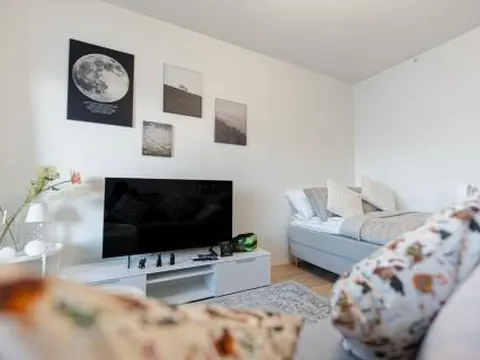 Aurora City Hideway by BookLapland