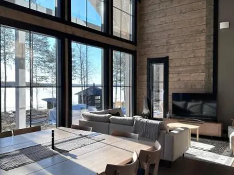 Villa Norvahovi - Lake view, sauna and wood interior