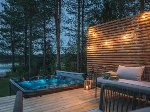 Arctic Snow Lake Mini Lodge