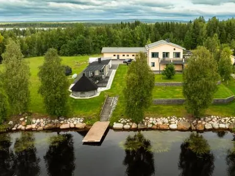 Riverside Luxury Retreat By BookLapland