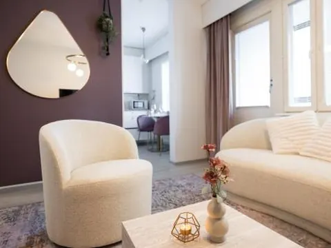 Pluminous Studio- Free Parking- No staircase