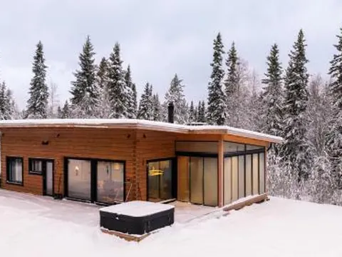 Arctic Mustache Lake Lodge