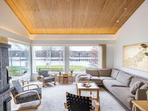 Lakeside Aurora Retreat By BookLapland