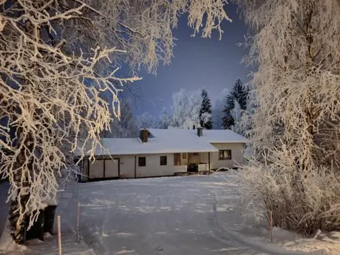 Arctic Aurora Villa with a Lappish Grill Hut - Northern Lights and Private Sledding Hill in the Backyard, in the Hometown of Santa Claus, Rovaniemi