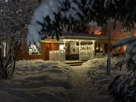 Rovaniemi Spacious Lapland Vacation Home with Private Sauna & Lappish Fire Hut