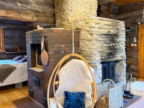 Cabin bear's hide