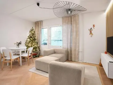 Arctic Circle Base: 1BR, Sauna, Parking