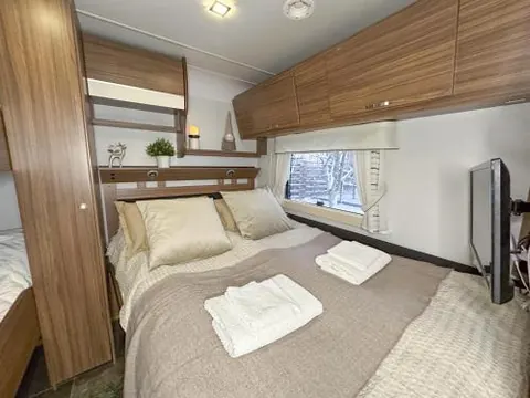 Unique Caravan Stay with Private sauna, parking & wifi