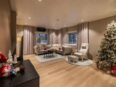 Arctic Haven City Villa