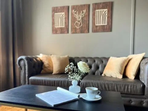Hotel Golden Circle Suites