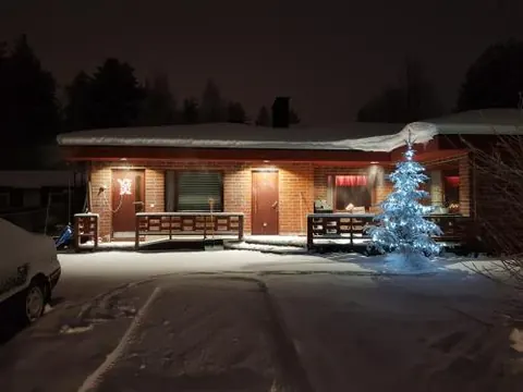 Arctic Red House
