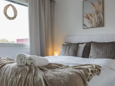 Penthouse with Sauna - King Size Bed - Free WiFi!