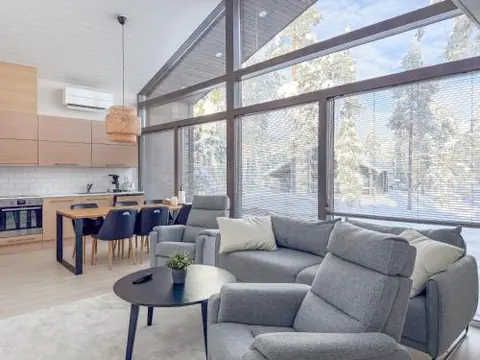 Spacious holiday home in a good location, stunning views