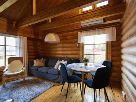 Villa Tilhi - Cozy 2BR Cabin with Sauna & Fireplace
