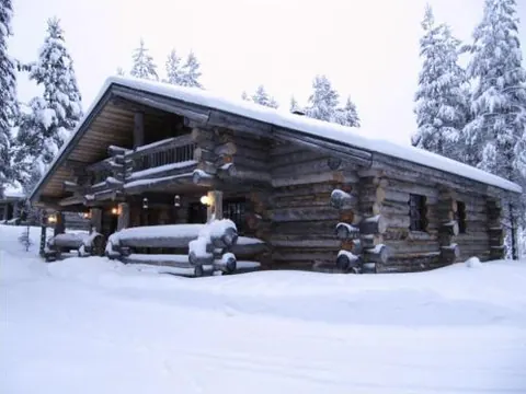 Villa Keisarinrinne - Unique Log Villa for Groups