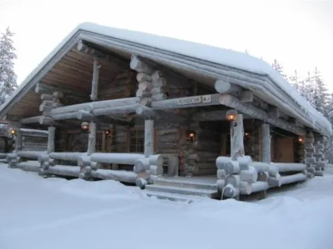 Riekkoveska - Spacious 4BR Villa for Families