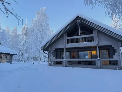 Pusikko - Cozy Lake Villa - Ice Swimming - Sauna - Fireplace - Barbeque Shed