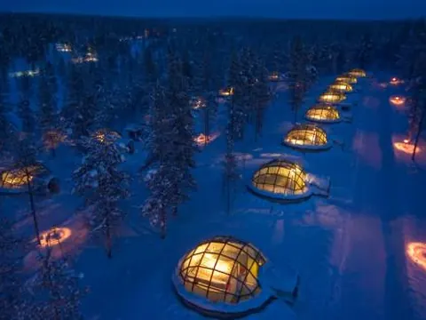 Kakslauttanen Arctic Resort - Igloos and Chalets