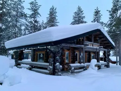 Kaupinpirtti, Ylläs, Äkäslompolo, , Lapland - Silver Log Cabin with Lake and Fell Scenery