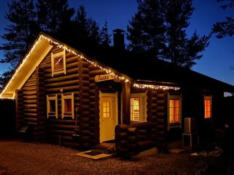Ruska 2, Ylläs, Äkäslompolo, Lapland - Log Cabin with Lake and Fell Scenery