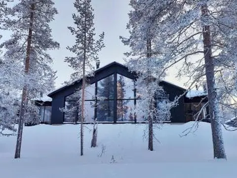 Villa Arctic Trail B - Lapland Escape with Outdoor Hot Tub & Ylläs Ski Passes